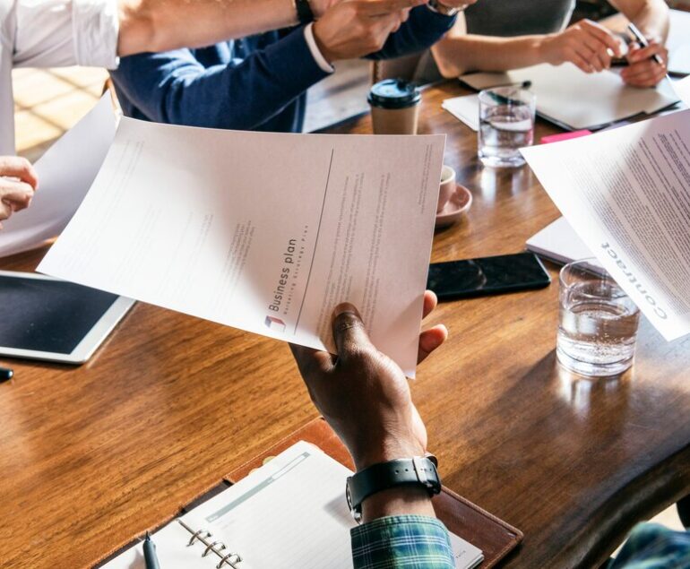 20230905135015 fpdl.in lluvia ideas empresarios reunion 53876 106939 large